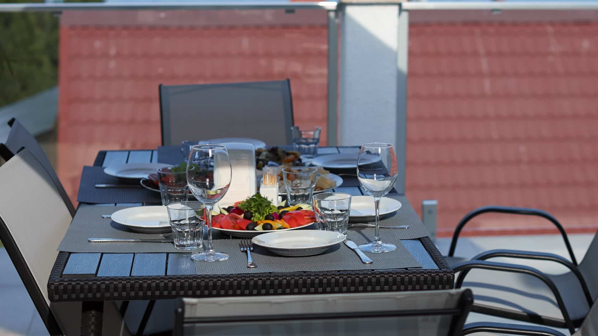 Стол в ресторане гостиницы VILLA MIRA в Алуште, Крым